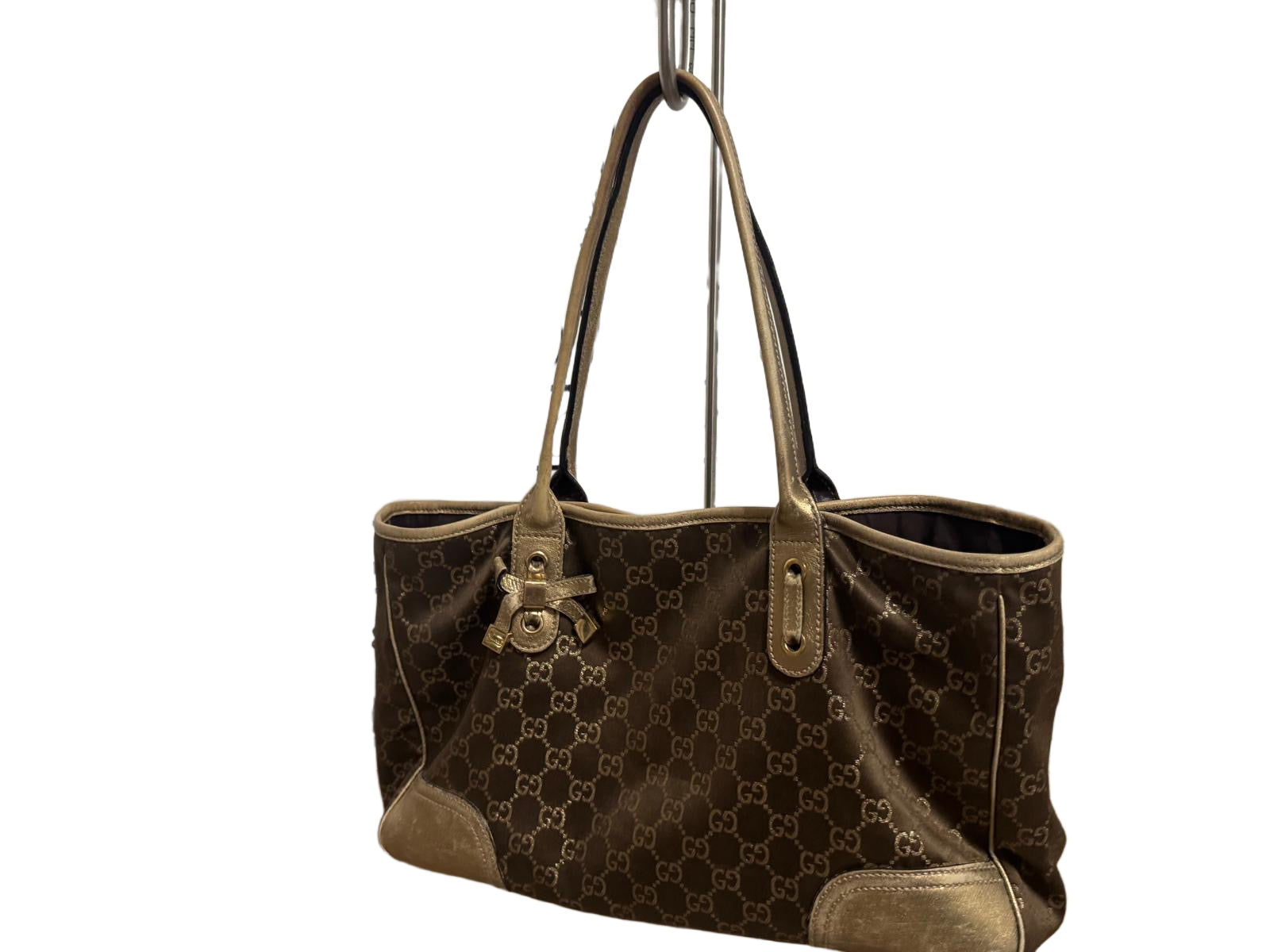 Processed image for Gucci shopper