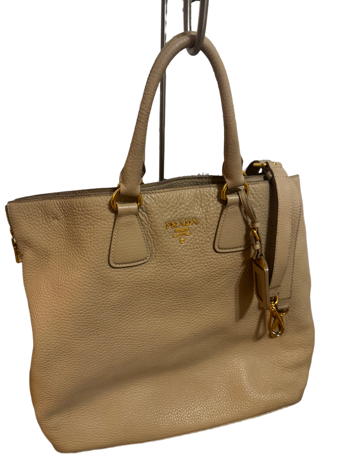 Processed image for Shopper Prada